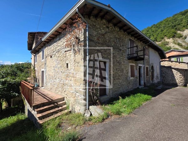 appartamento in vendita a Carpineti in zona Ca' Dorsini