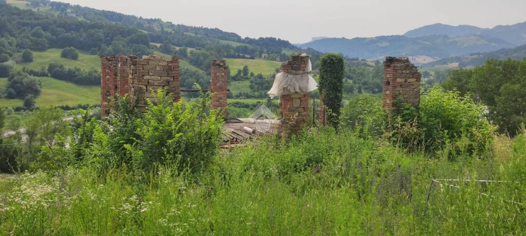 casa indipendente in vendita a Carpineti in zona Ca' Dorsini
