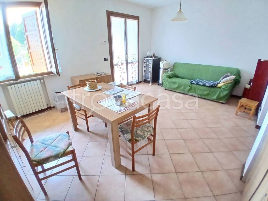 appartamento in vendita a Carpineti in zona Marola