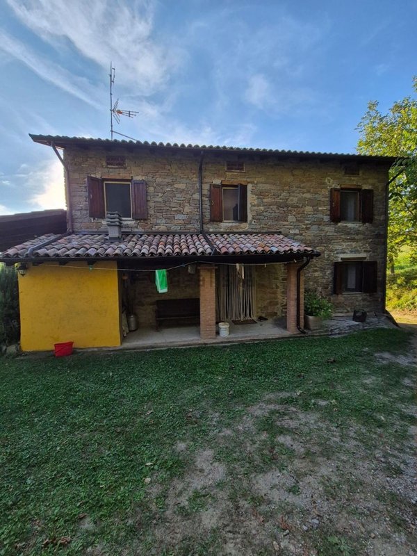 casa indipendente in vendita a Carpineti in zona Ca' Dorsini