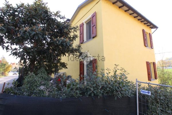 casa indipendente in vendita a Casalgrande in zona Villalunga