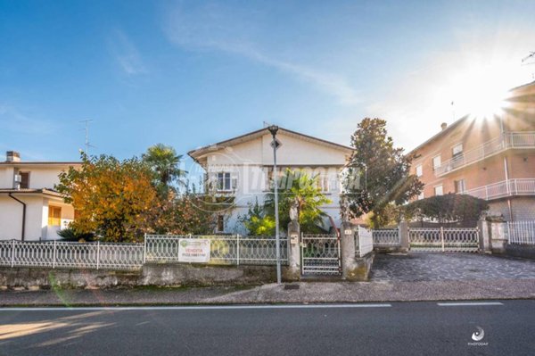 casa indipendente in vendita a Casalgrande in zona Dinazzano