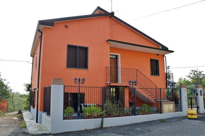 casa indipendente in vendita a Casalgrande in zona Villalunga