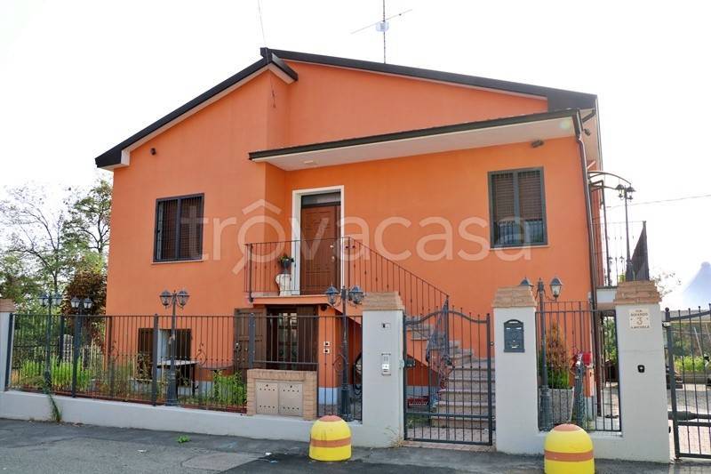 casa indipendente in vendita a Casalgrande in zona Villalunga