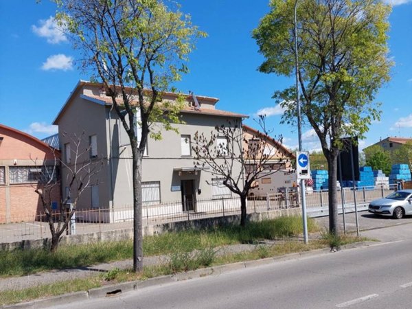 locale commerciale in vendita a Casalgrande in zona Villalunga