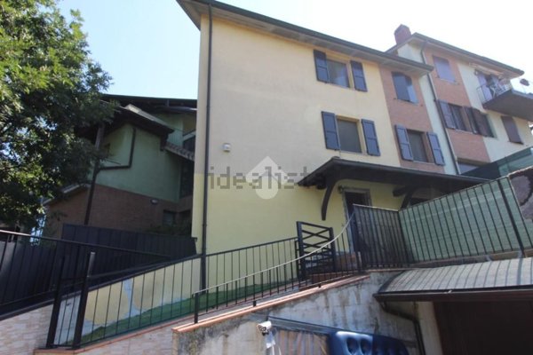 casa indipendente in vendita a Casalgrande in zona Veggia