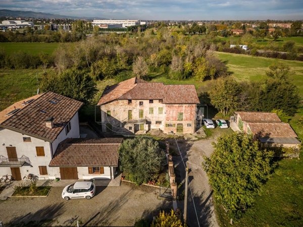 casa indipendente in vendita a Casalgrande in zona Salvaterra