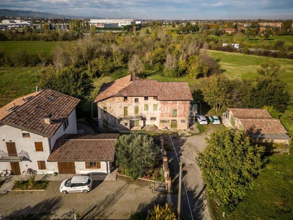 casa indipendente in vendita a Casalgrande in zona Salvaterra