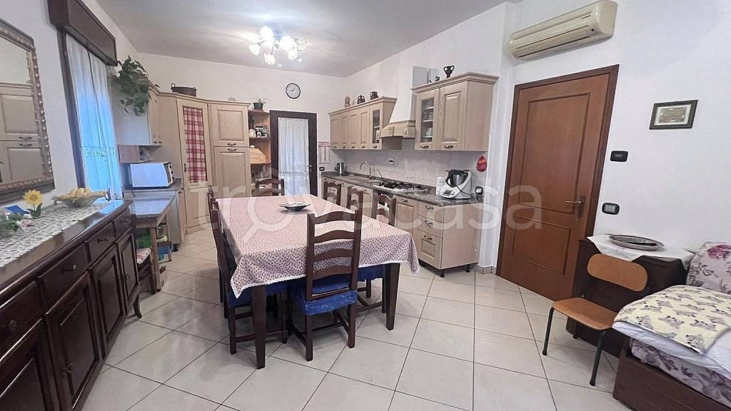 casa indipendente in vendita a Casalgrande in zona Veggia