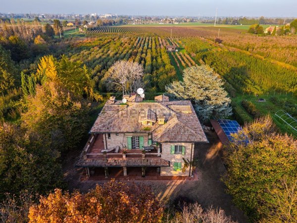 casa indipendente in vendita a Casalgrande in zona Salvaterra