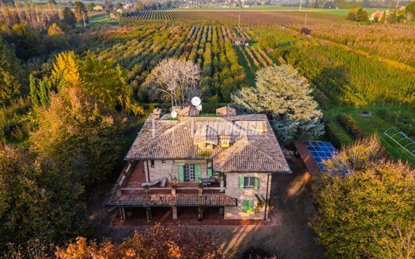 casa indipendente in vendita a Casalgrande in zona Salvaterra