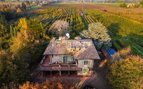 casa indipendente in vendita a Casalgrande in zona Salvaterra