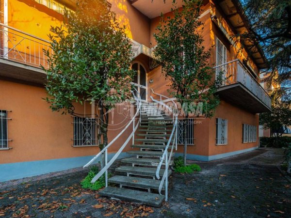 casa indipendente in vendita a Casalgrande in zona Sant'Antonino
