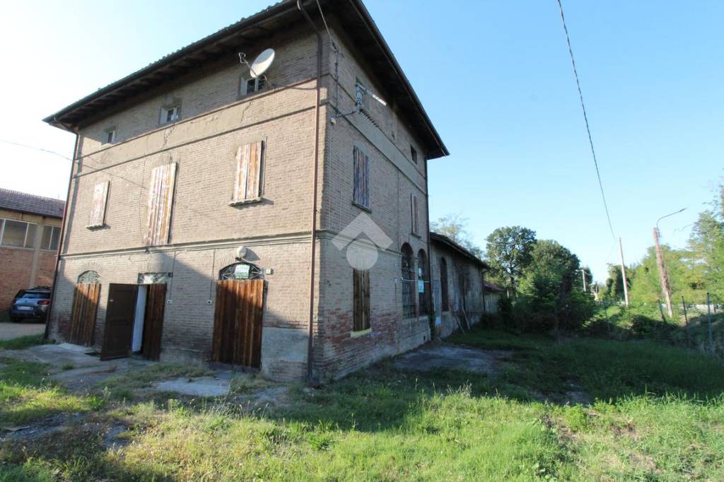 casa indipendente in vendita a Casalgrande in zona Villalunga