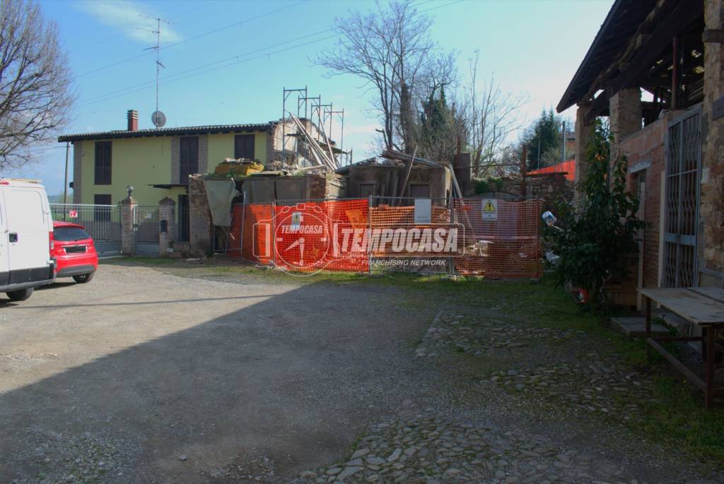 locale di sgombero in vendita a Casalgrande in zona Villalunga