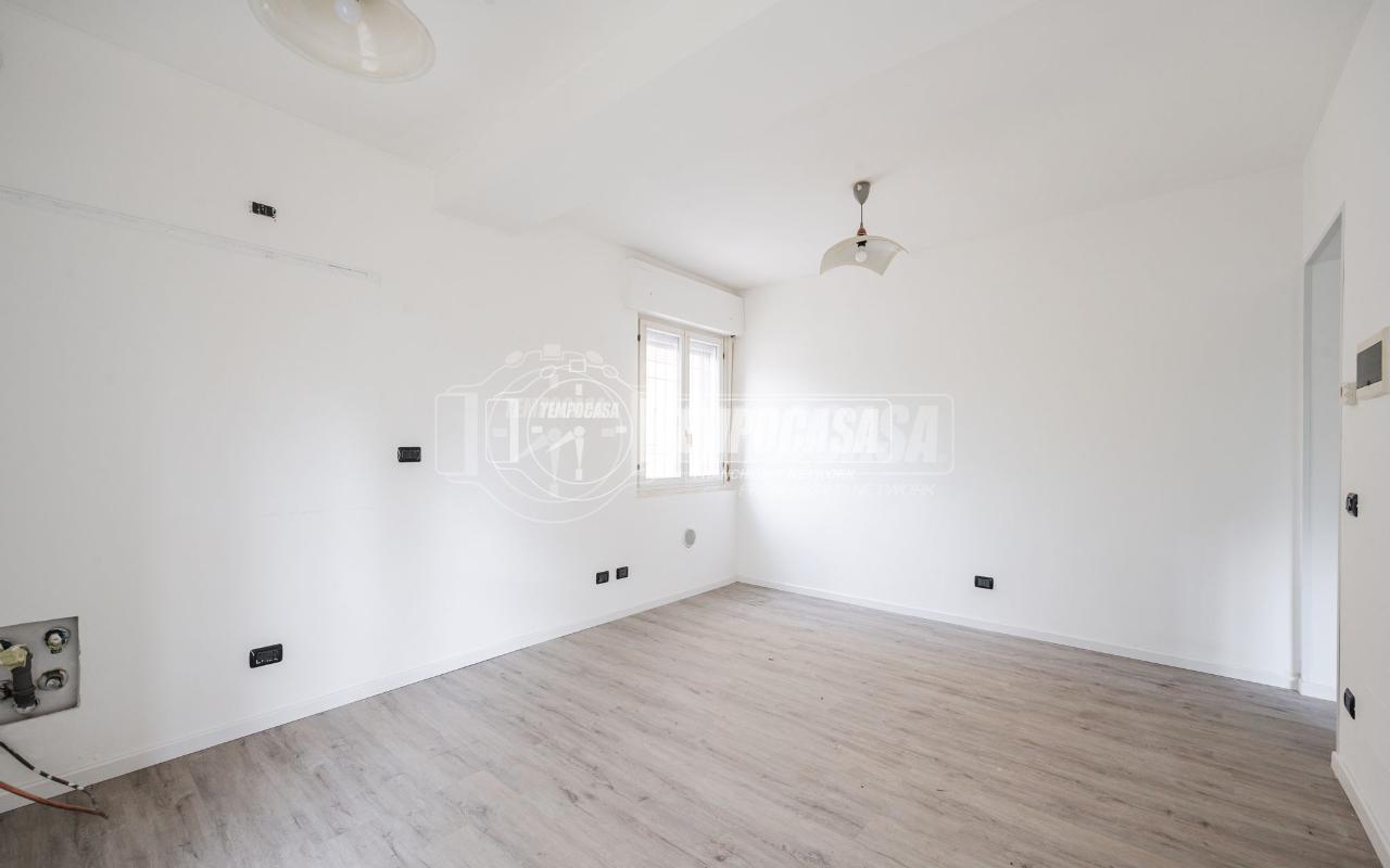 appartamento in vendita a Casalgrande in zona Veggia