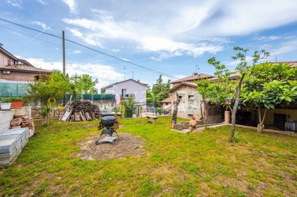 casa indipendente in vendita a Casalgrande in zona Veggia