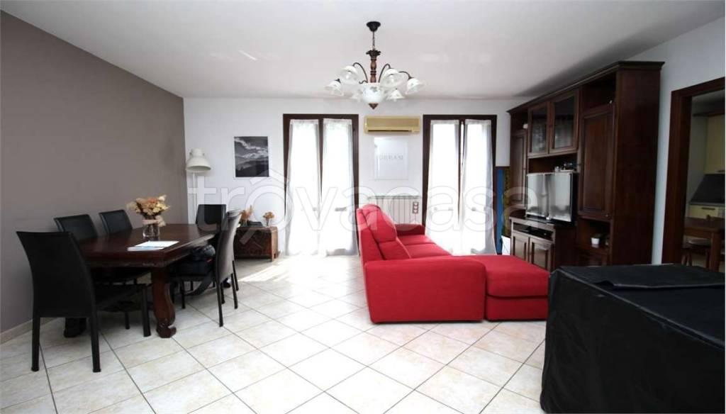 appartamento in vendita a Casalgrande in zona Salvaterra