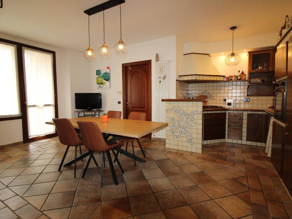 appartamento in vendita a Casalgrande in zona Salvaterra