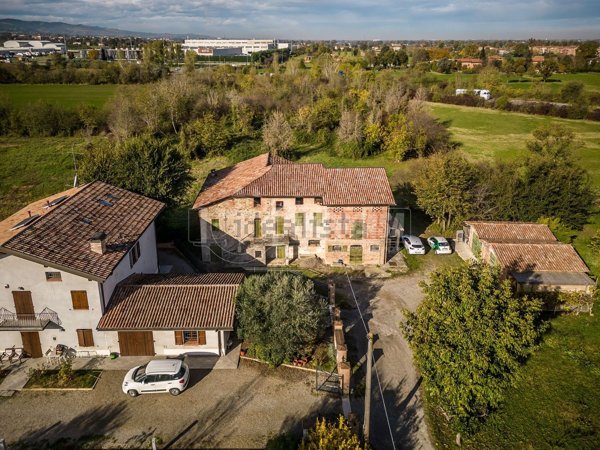 quadrivano in vendita a Casalgrande in zona Salvaterra