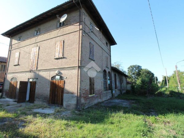 casa indipendente in vendita a Casalgrande in zona Villalunga