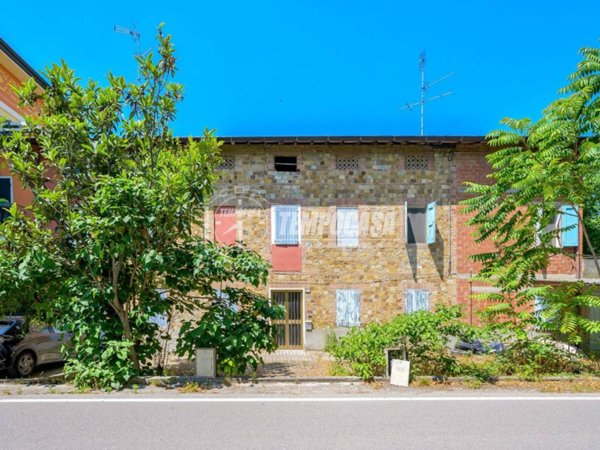 casa indipendente in vendita a Casalgrande in zona Villalunga