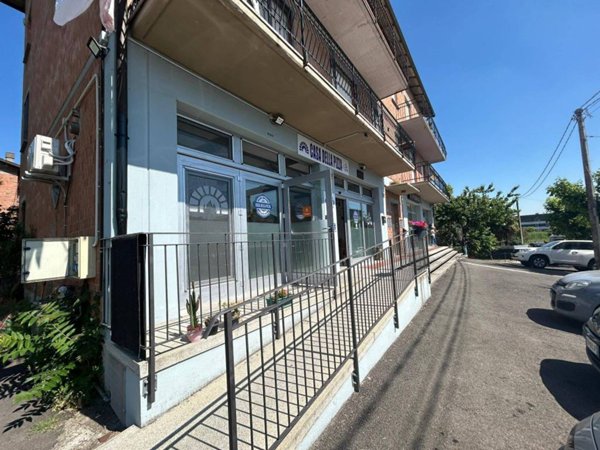 negozio in vendita a Casalgrande in zona Villalunga
