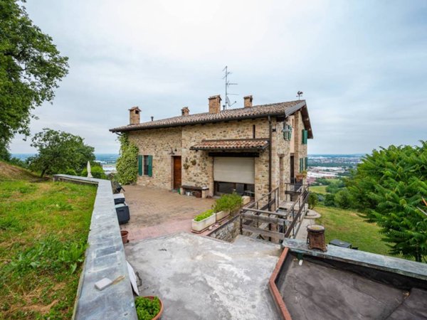 casa indipendente in vendita a Casalgrande in zona Sant'Antonino