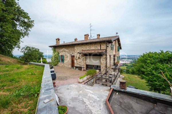 casa indipendente in vendita a Casalgrande in zona Sant'Antonino