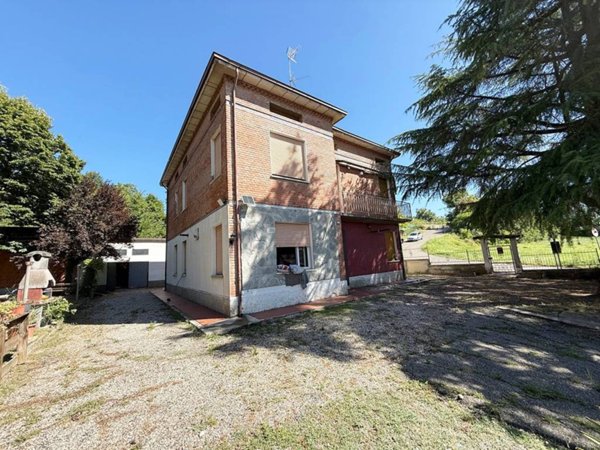 casa indipendente in vendita a Casalgrande in zona Veggia