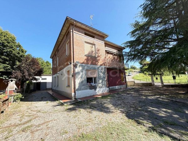 casa indipendente in vendita a Casalgrande in zona Veggia