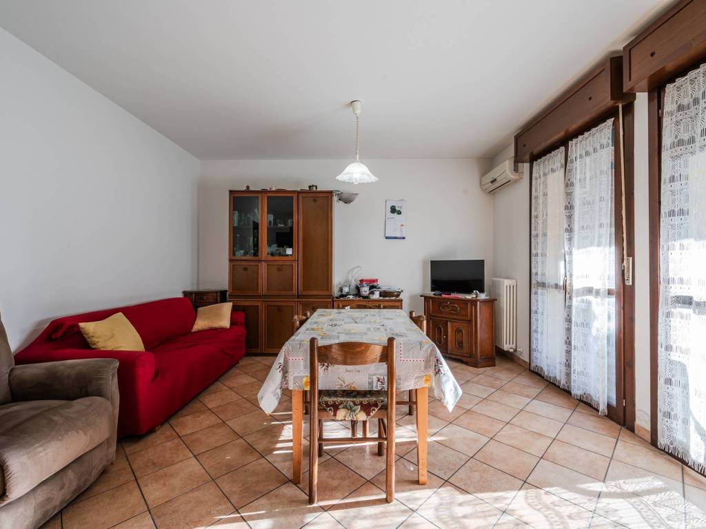 appartamento in vendita a Casalgrande in zona Salvaterra