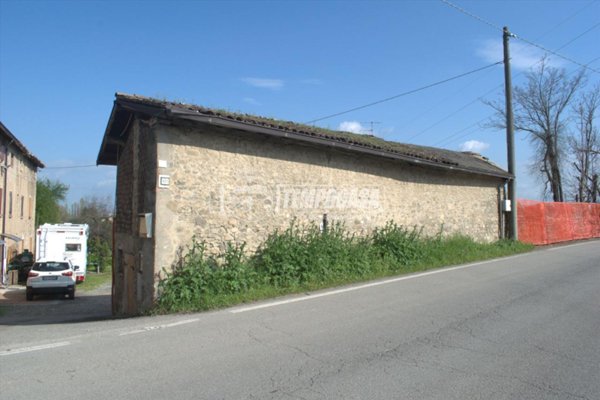 locale di sgombero in vendita a Casalgrande in zona Villalunga