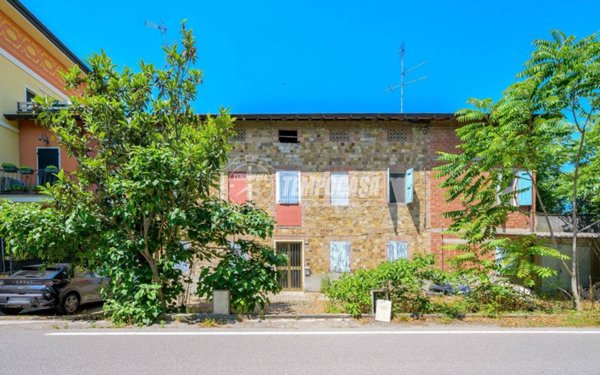 casa indipendente in vendita a Casalgrande in zona Villalunga