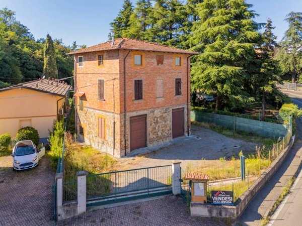 casa indipendente in vendita a Casalgrande in zona Veggia