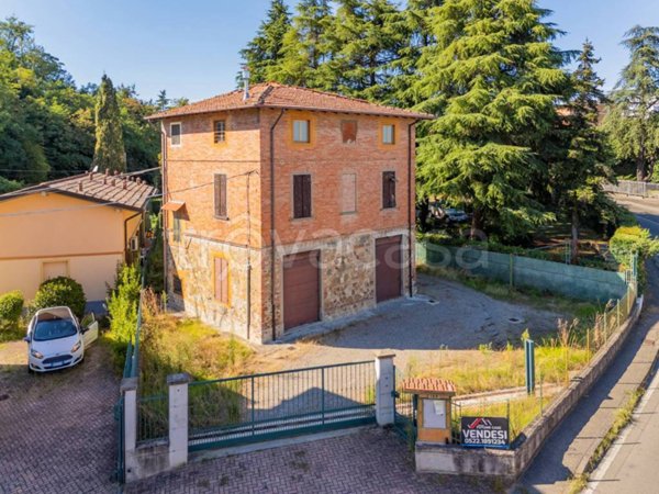 casa indipendente in vendita a Casalgrande in zona Veggia