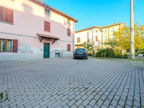 casa indipendente in vendita a Casalgrande in zona Salvaterra