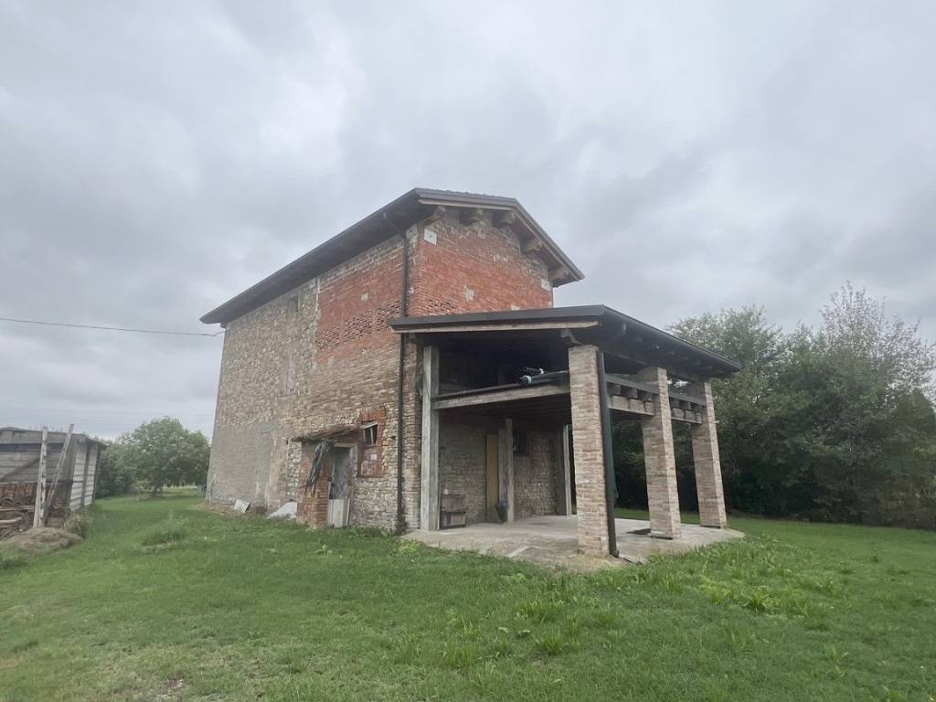 casa indipendente in vendita a Casalgrande