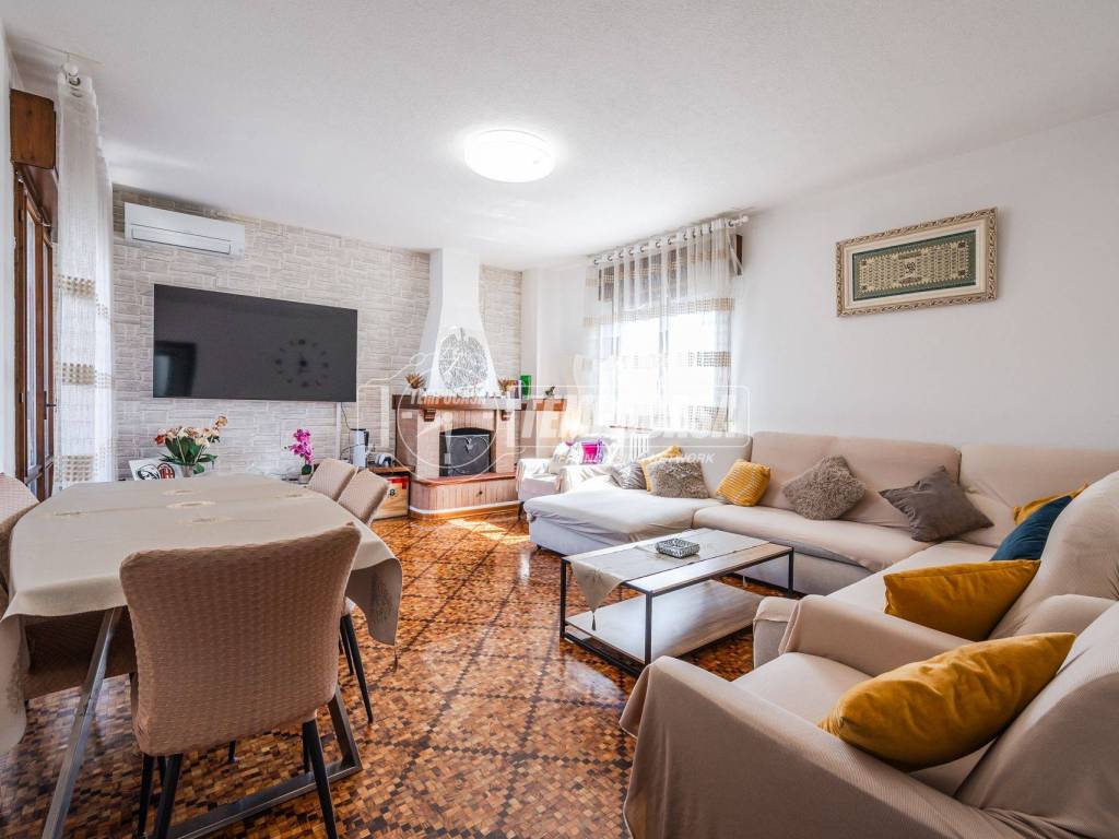 appartamento in vendita a Casalgrande in zona Veggia