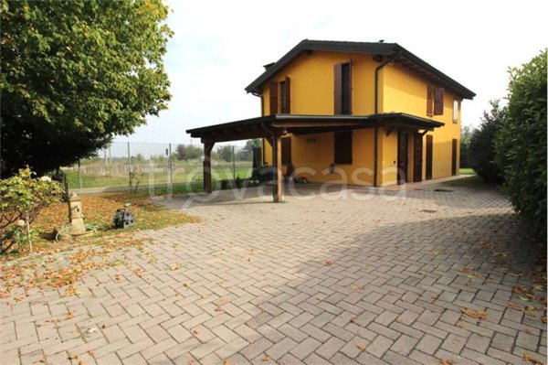 casa indipendente in vendita a Casalgrande in zona Salvaterra