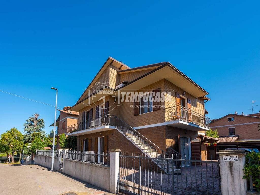 casa indipendente in vendita a Casalgrande in zona Sant'Antonino