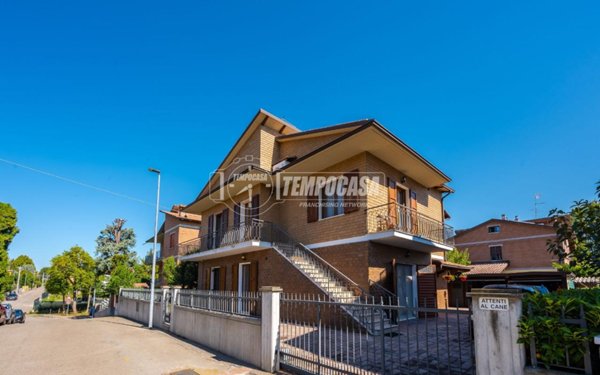 casa indipendente in vendita a Casalgrande in zona Sant'Antonino