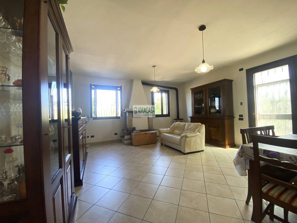 casa indipendente in vendita a Casalgrande in zona Salvaterra