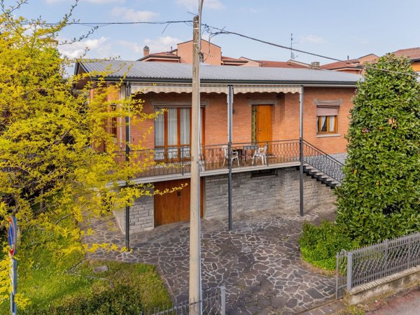 casa indipendente in vendita a Casalgrande in zona Salvaterra