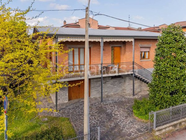 casa indipendente in vendita a Casalgrande in zona Salvaterra