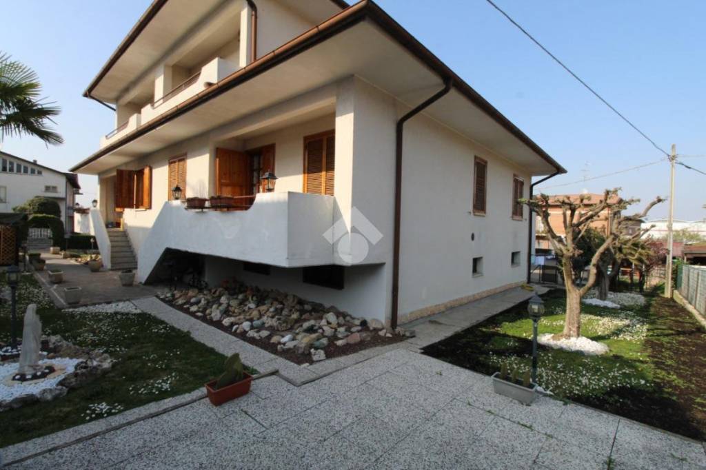 casa indipendente in vendita a Casalgrande