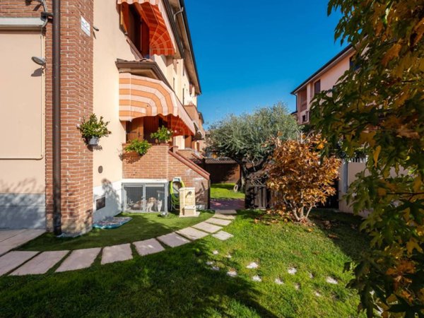 casa indipendente in vendita a Casalgrande in zona Dinazzano