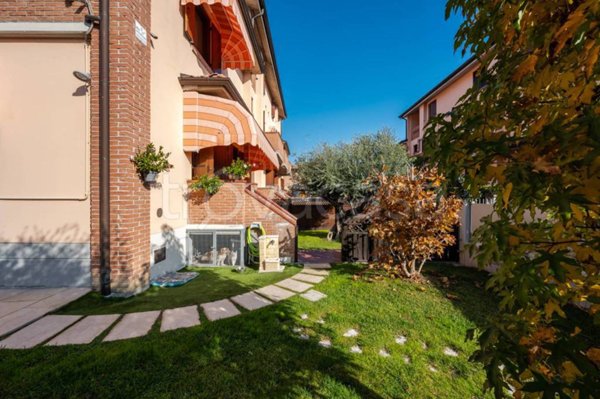 casa indipendente in vendita a Casalgrande in zona Dinazzano
