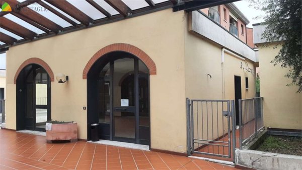 negozio in vendita a Casalgrande