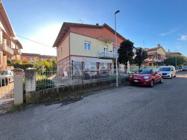 casa indipendente in vendita a Casalgrande in zona Dinazzano